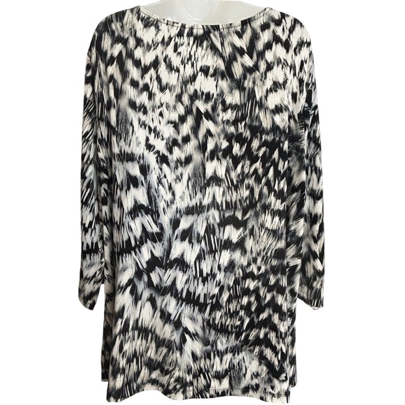 Susan Graver Liquid Knit Black White Abstract Jewel Neck Tunic Top 2X A282079 - Picture 2 of 8